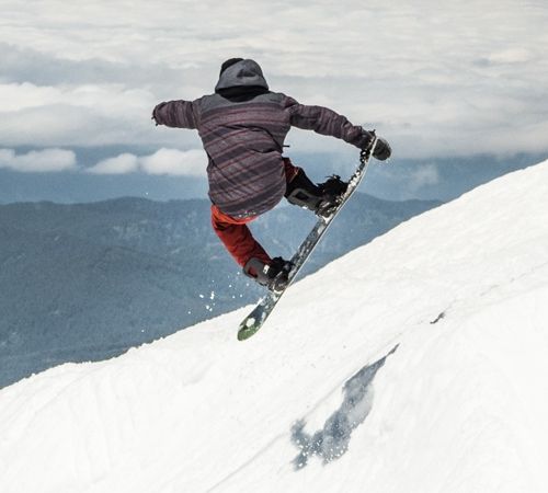 A snowboarder on a freestyle snowboard